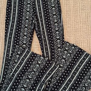 No Boundaries Black and White Patterned Ankle Pants XS 0-2